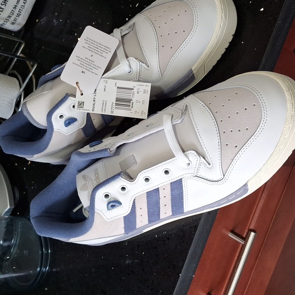 Adidas - Picture 2 of 7